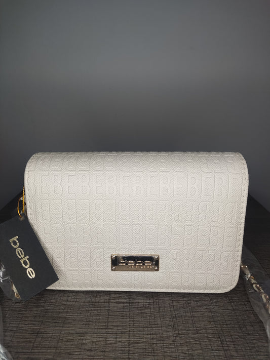 Cartera Bebe – Cadena Dorada & Logo Grabado