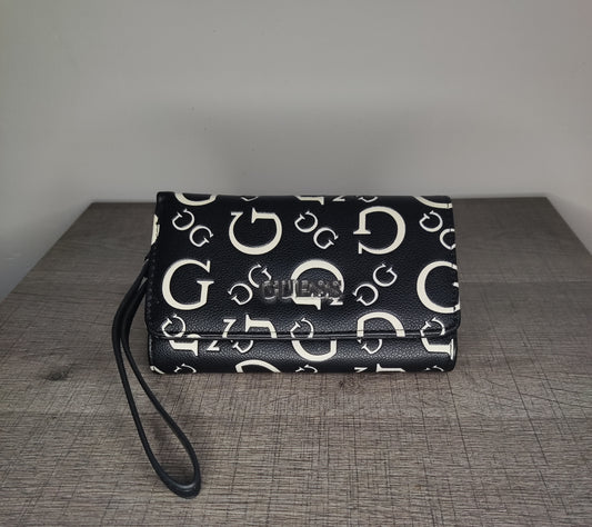 Billetera GUESS - Estilo Urbano con Toque de Lujo